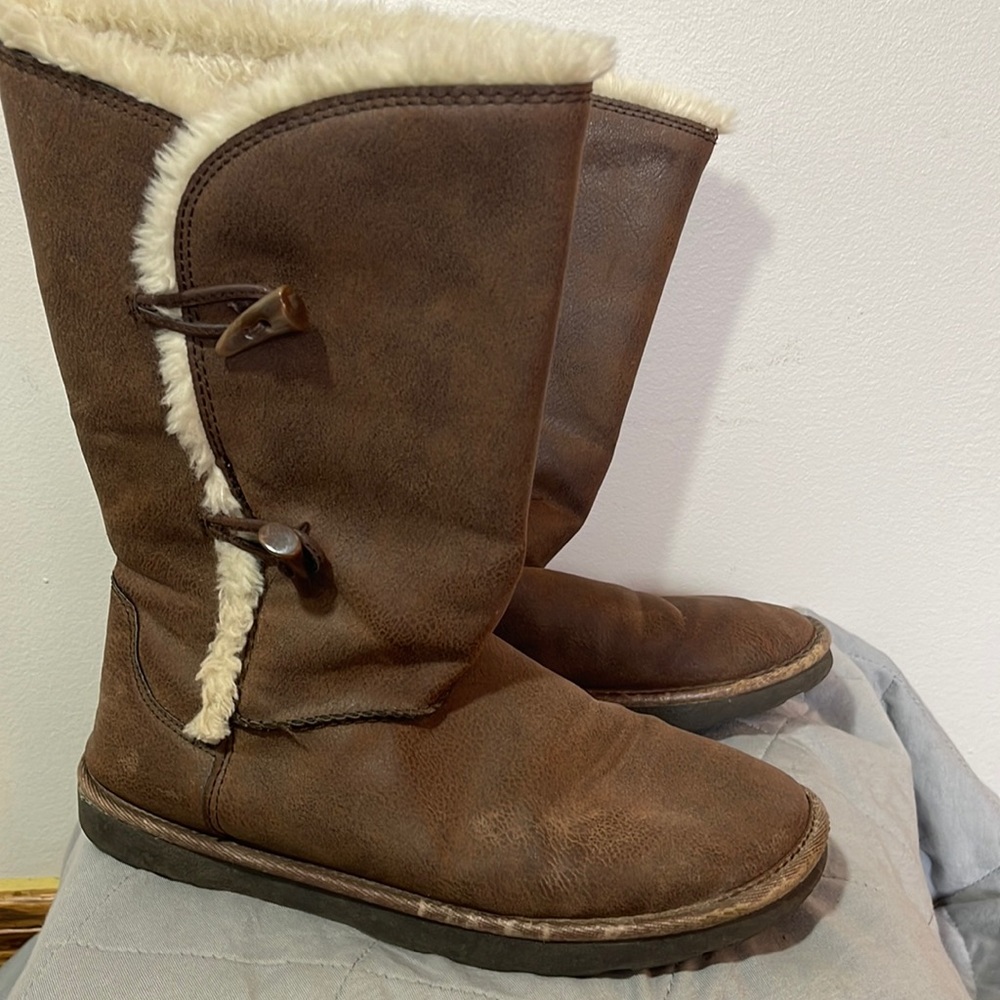 Ladies slip on boots